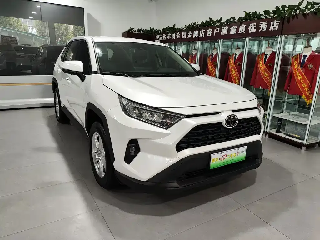 Toyota RAV4 — фото 5