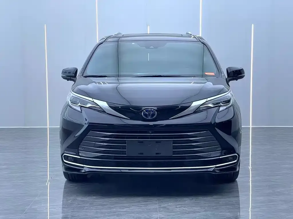 Toyota Sienna — фото 10