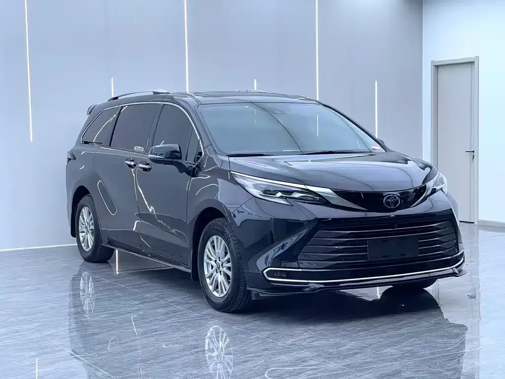 Toyota Sienna — фото 5