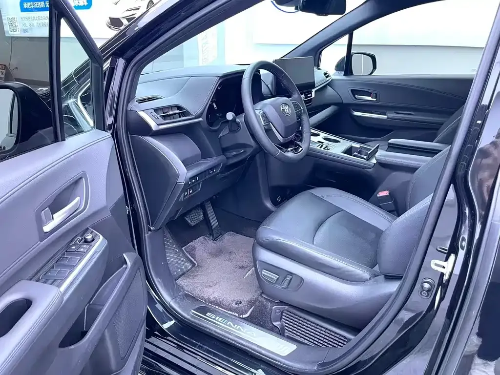 Toyota Sienna — фото 2