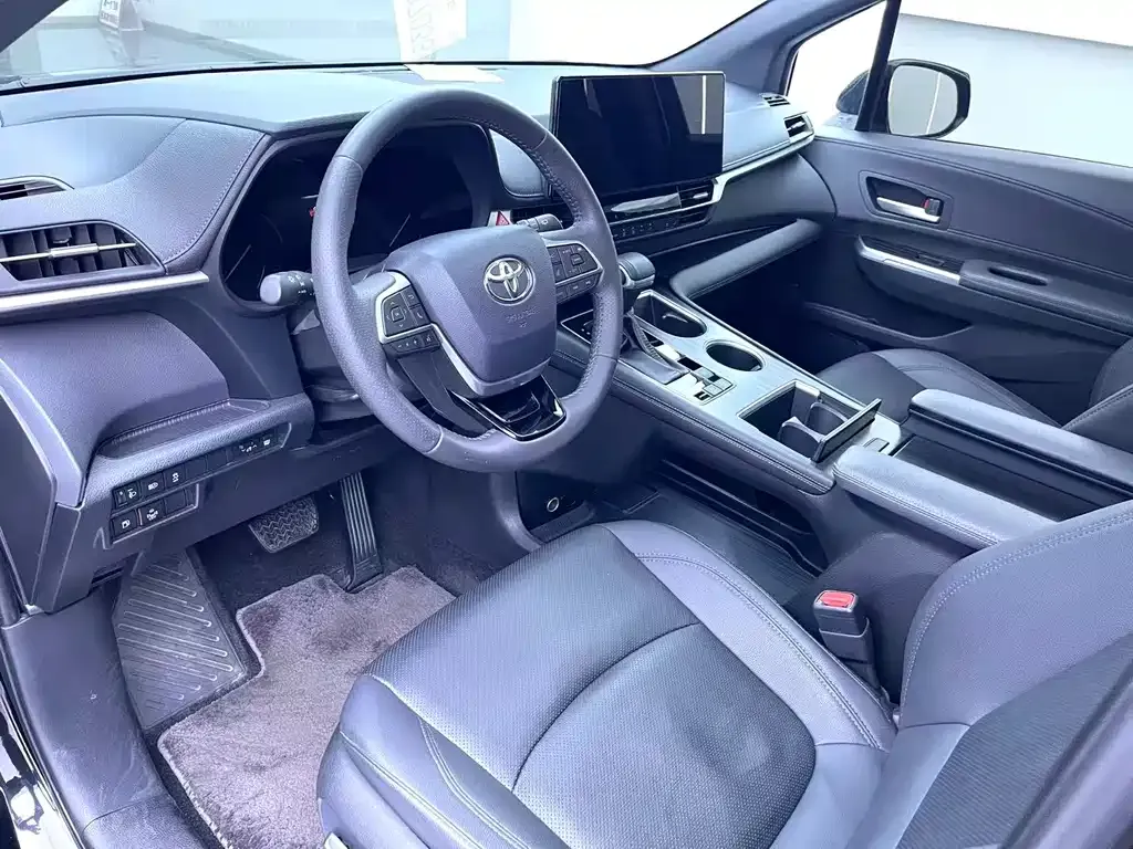 Toyota Sienna — фото 6