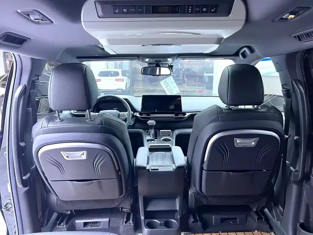Toyota Sienna — фото 7