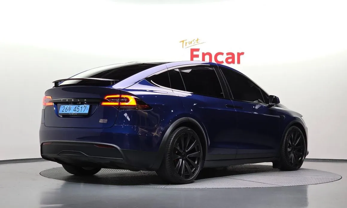 Tesla Model X — фото 2