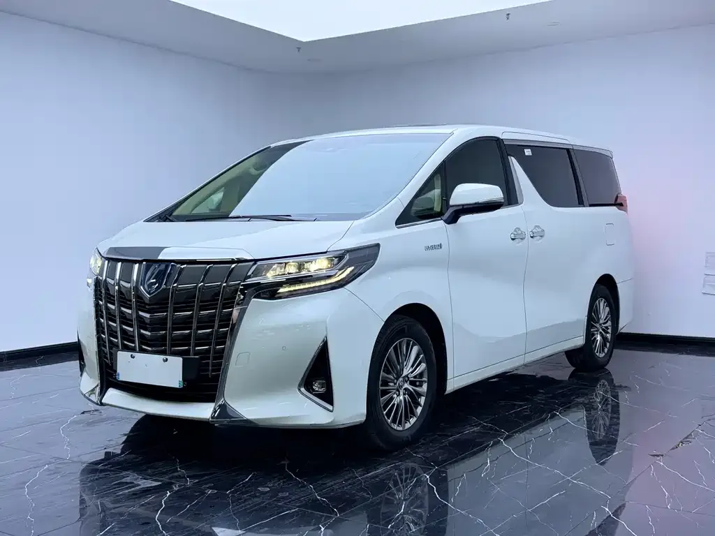 Toyota Alphard — фото 1