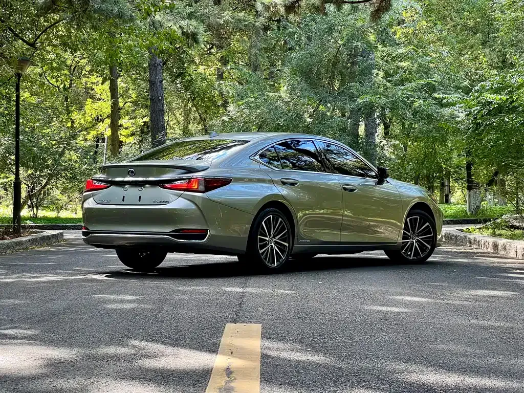 Lexus ES — фото 8