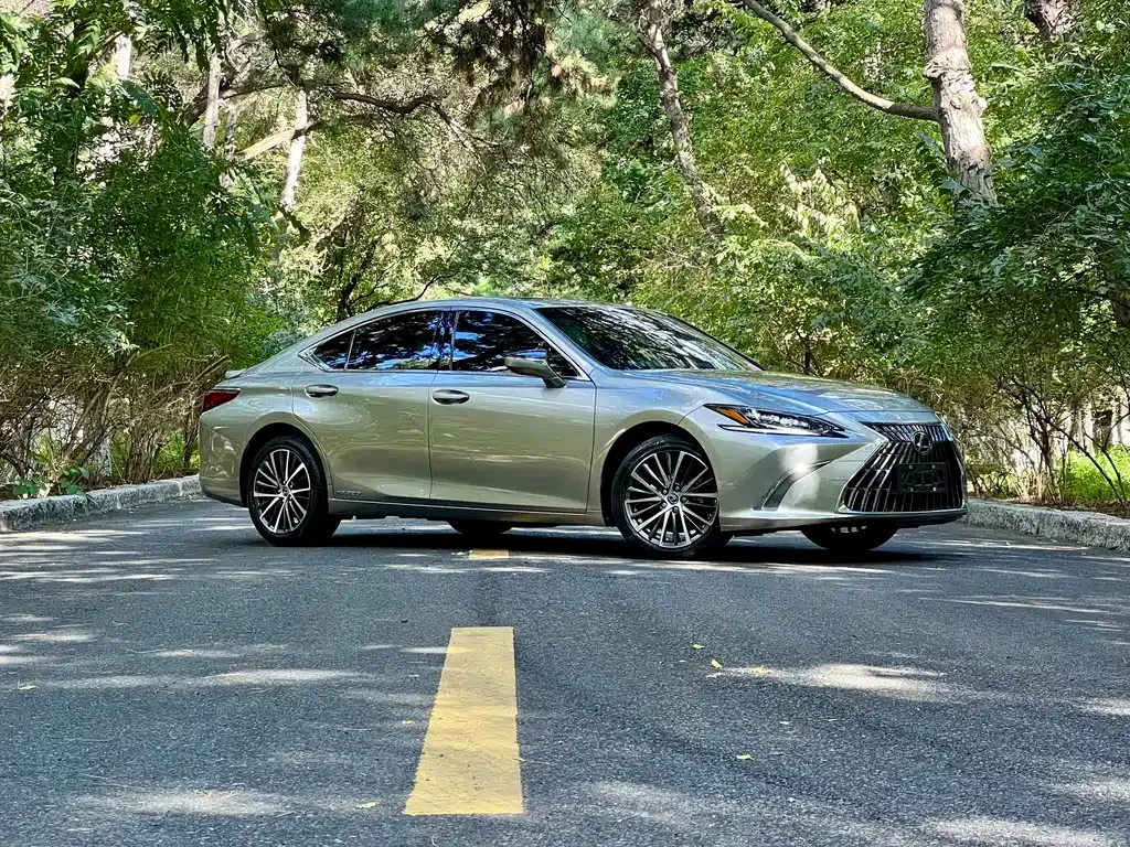Lexus ES — фото 10