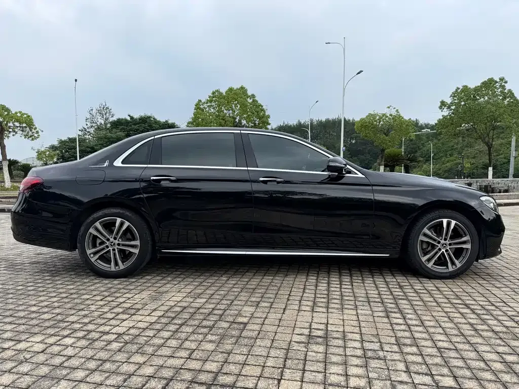 Mercedes-Benz E-Class — фото 10