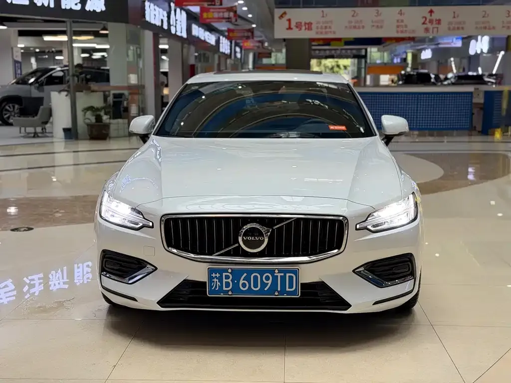 Volvo S60 — фото 4