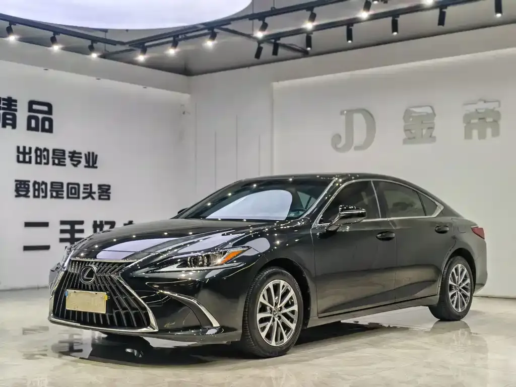 Lexus ES — фото 1
