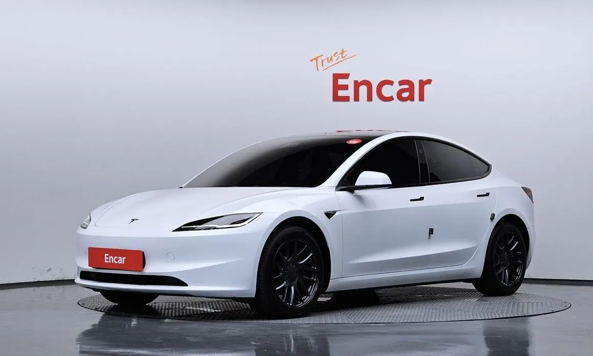 Tesla Model 3 — фото 1