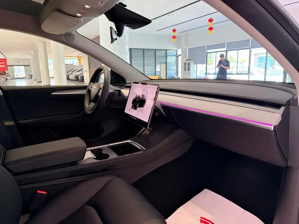 Tesla Model Y — фото 4