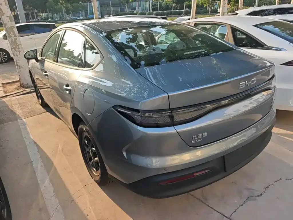 BYD Seal 05 DM-i — фото 8