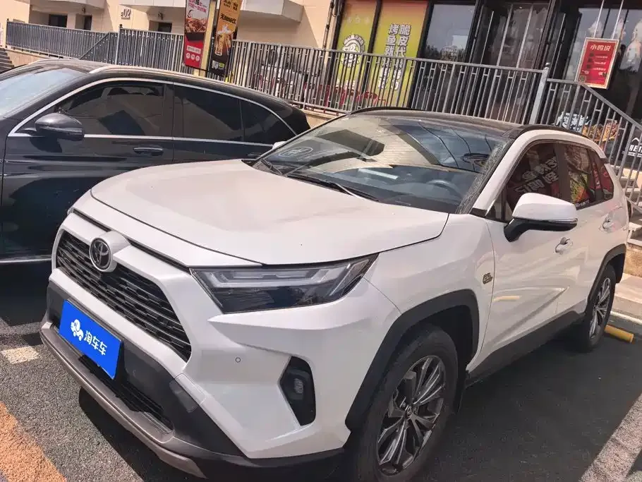 Toyota RAV4 — фото 1