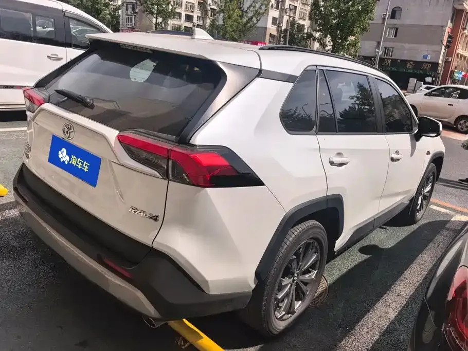 Toyota RAV4 — фото 3