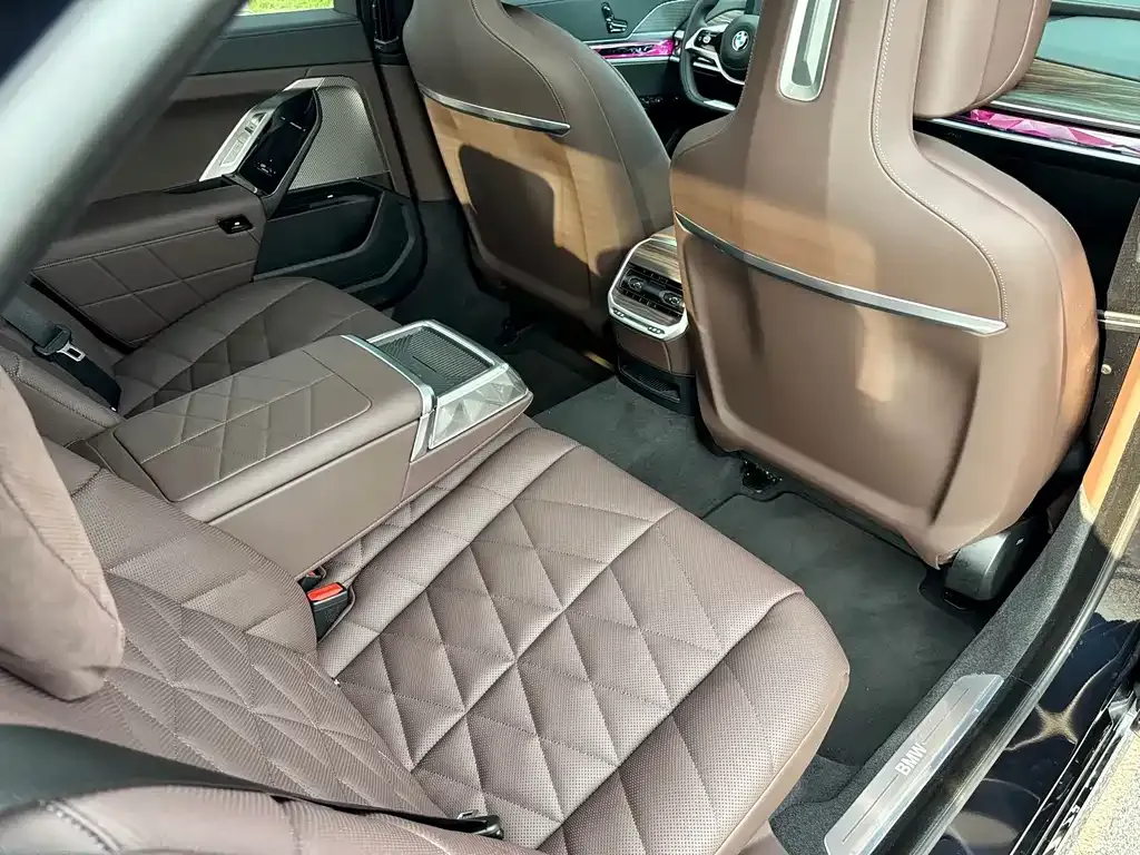 BMW 7 Series — фото 2