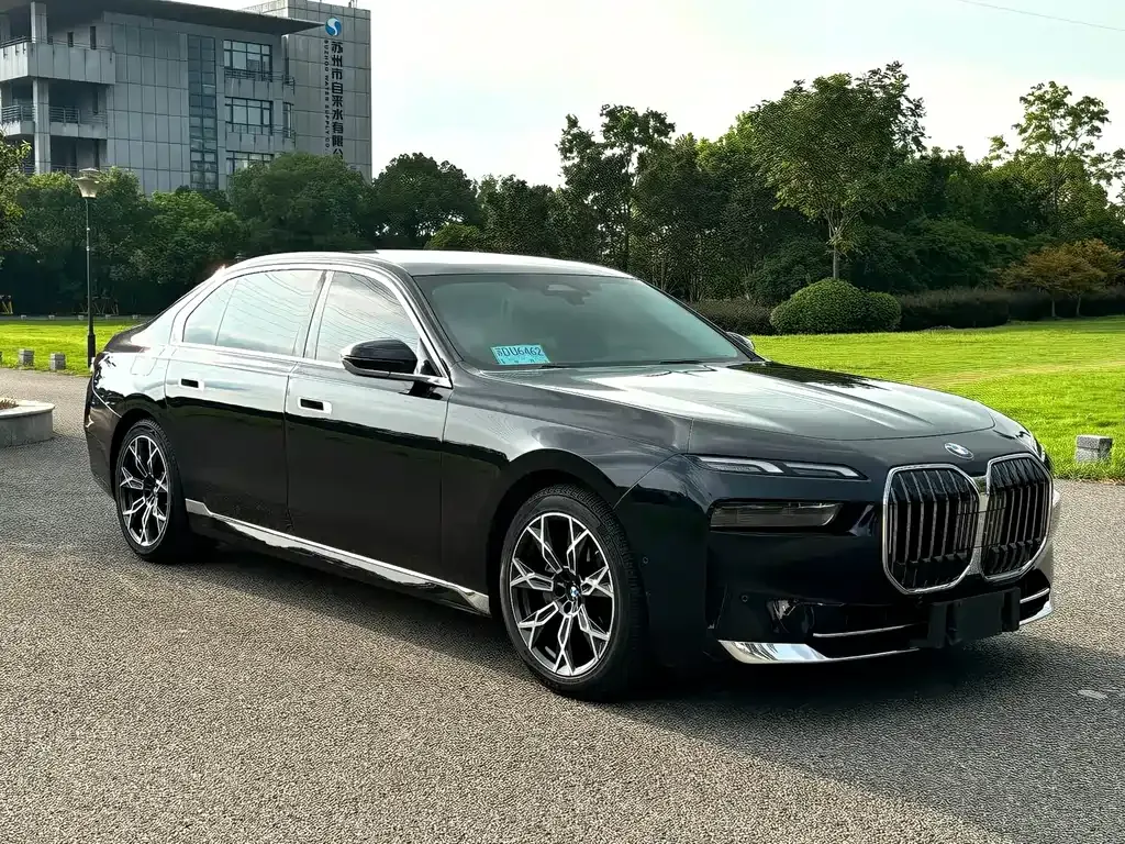BMW 7 Series — фото 10