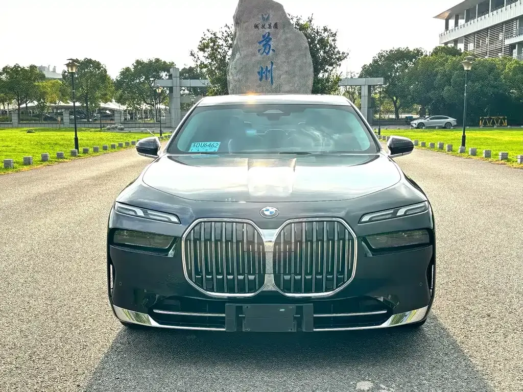 BMW 7 Series — фото 9