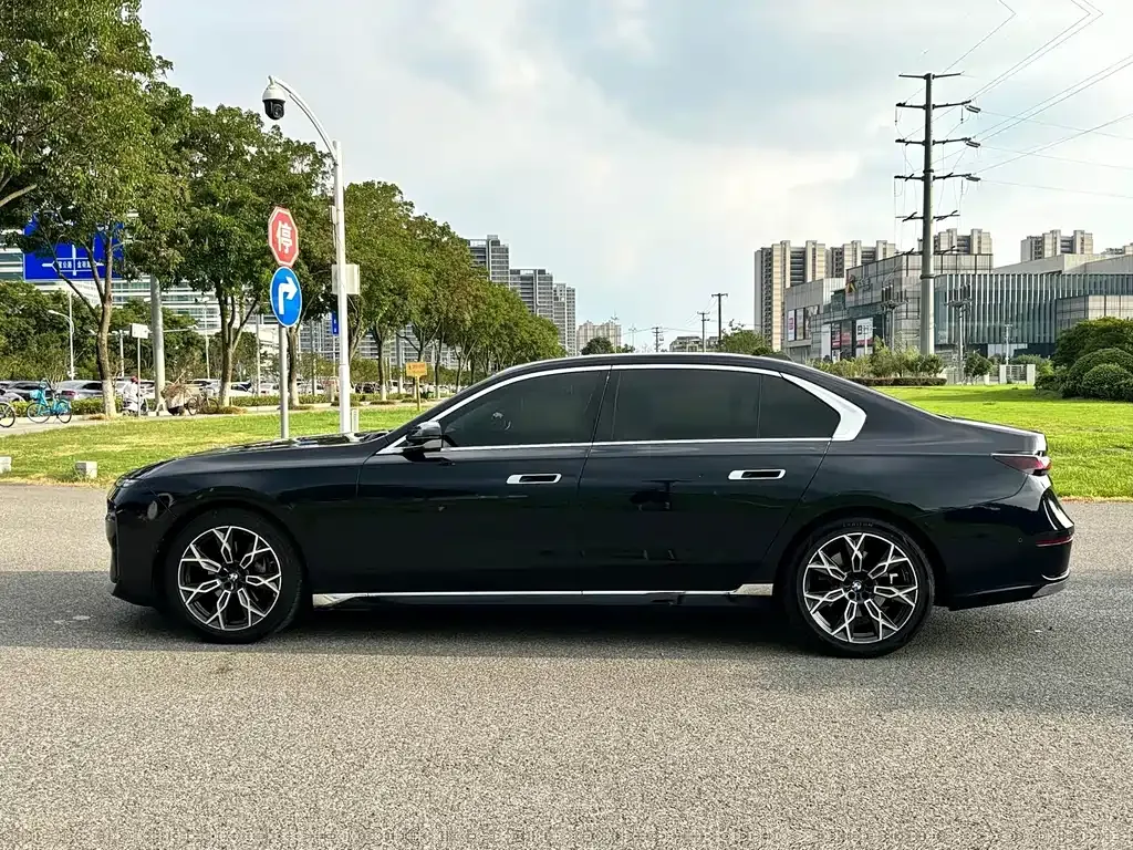 BMW 7 Series — фото 4