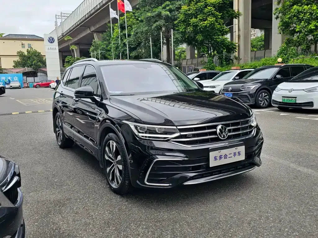 Volkswagen Tiguan L — фото 6