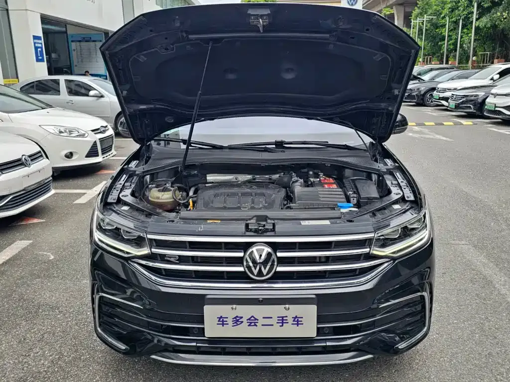 Volkswagen Tiguan L — фото 10