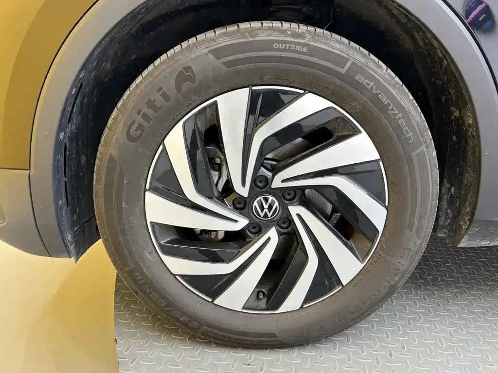 Volkswagen Tiguan L — фото 4