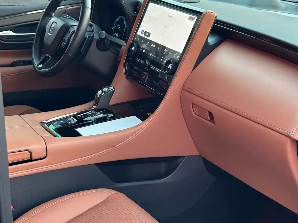 Toyota Vellfire — фото 2