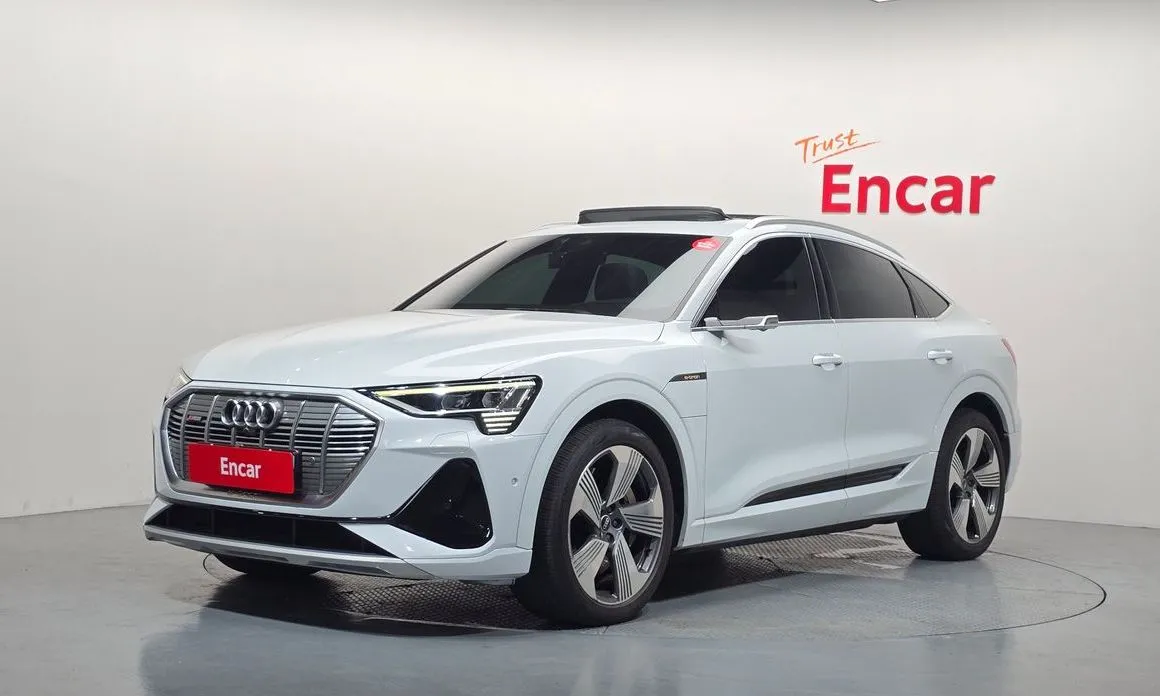 Audi e-tron — фото 1