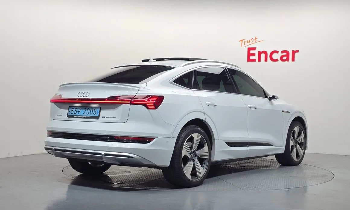 Audi e-tron — фото 5