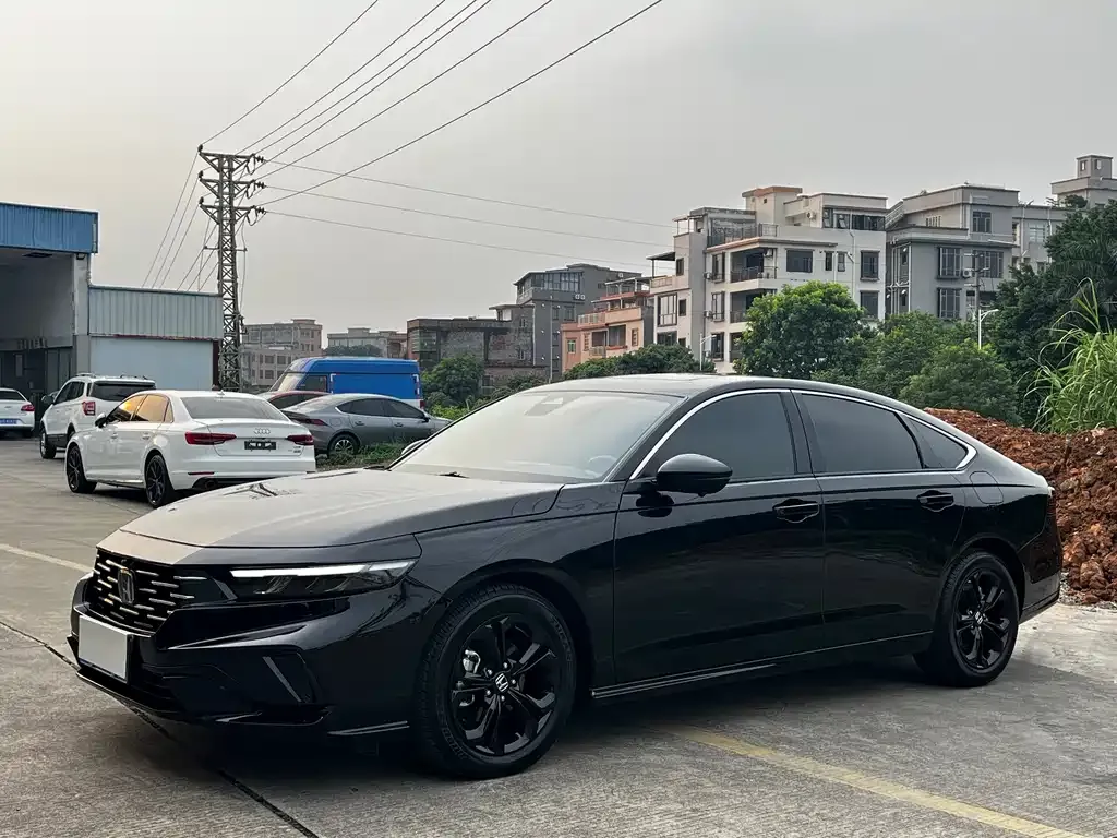Honda Accord — фото 1