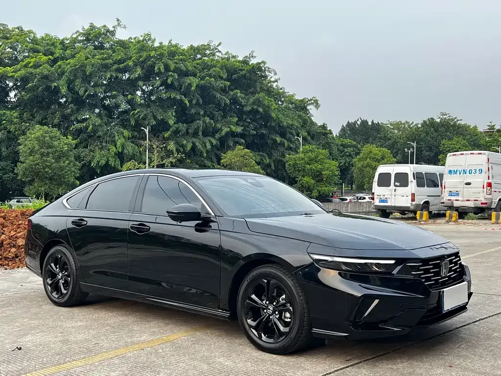 Honda Accord — фото 9