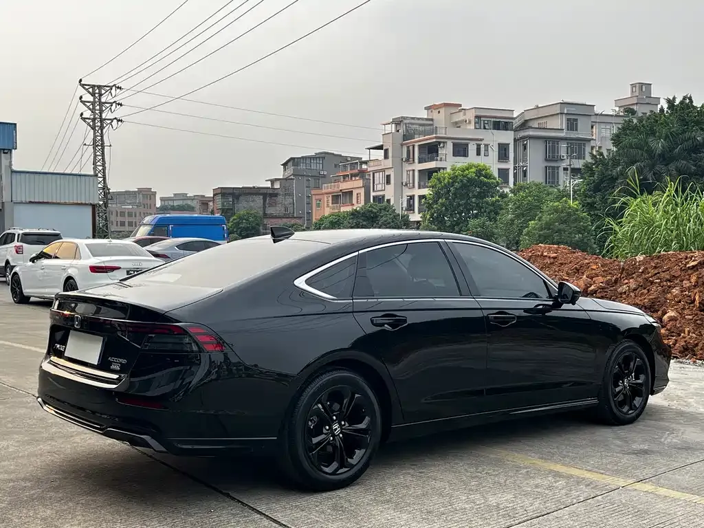 Honda Accord — фото 7