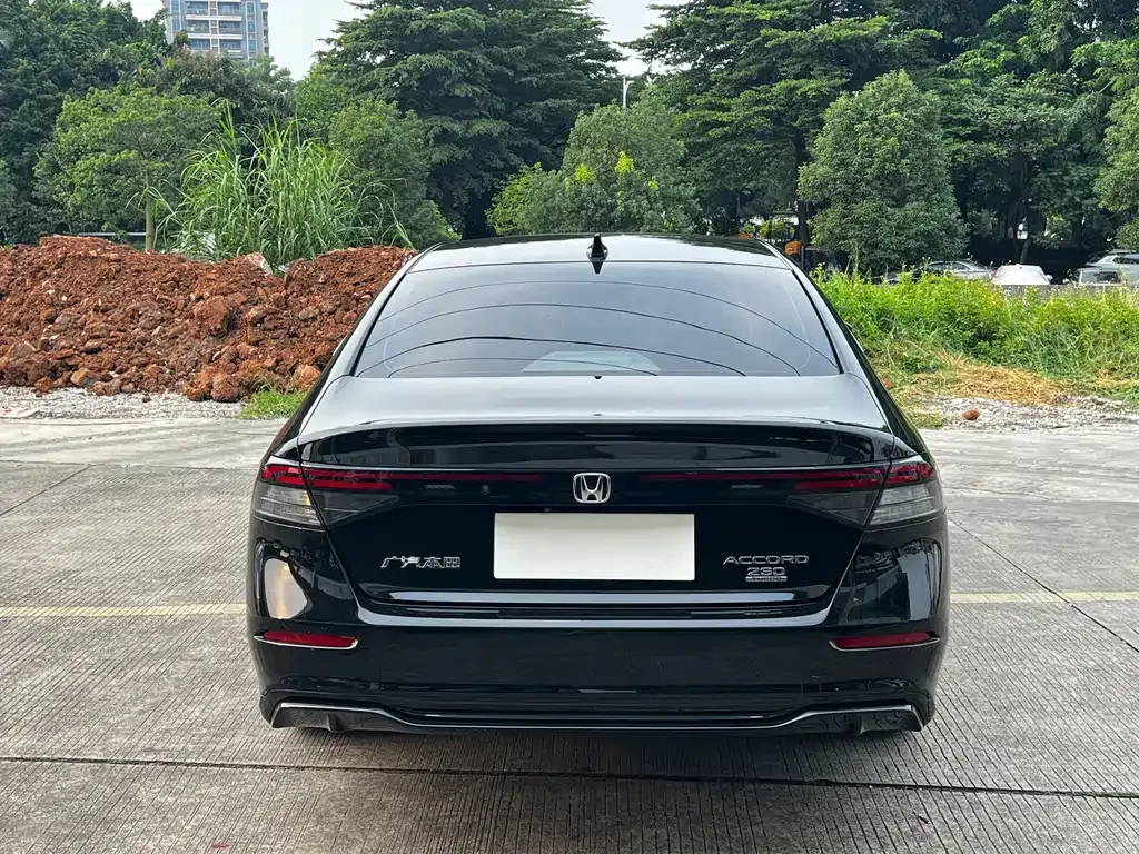 Honda Accord — фото 8