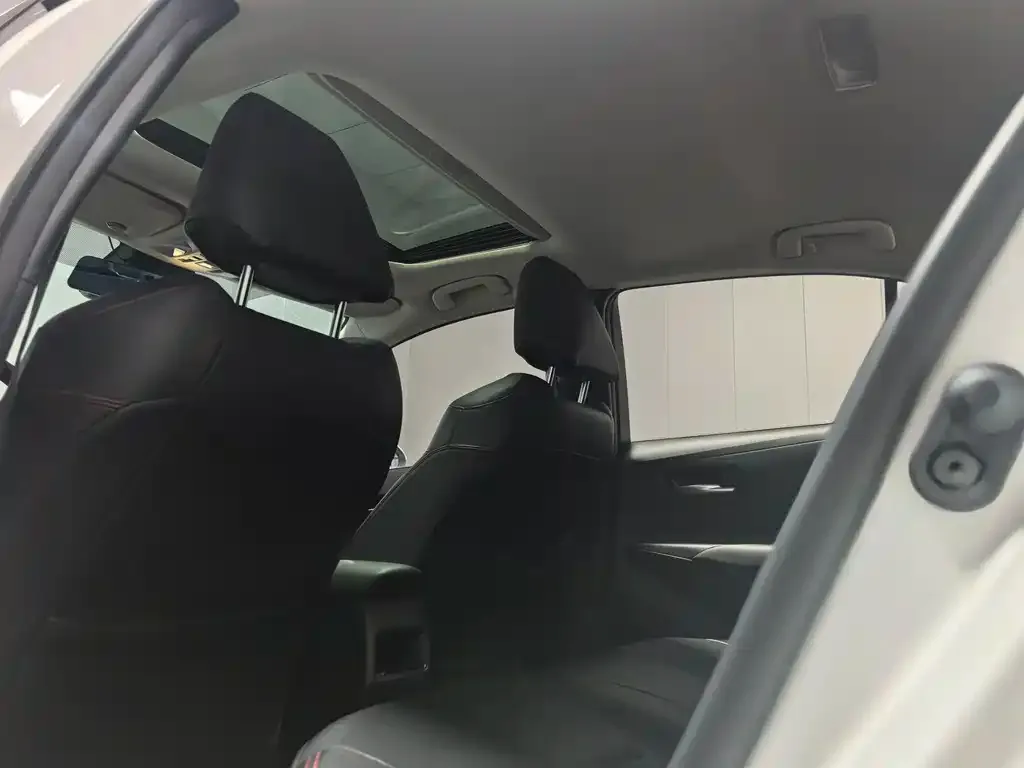 Toyota Corolla — фото 10