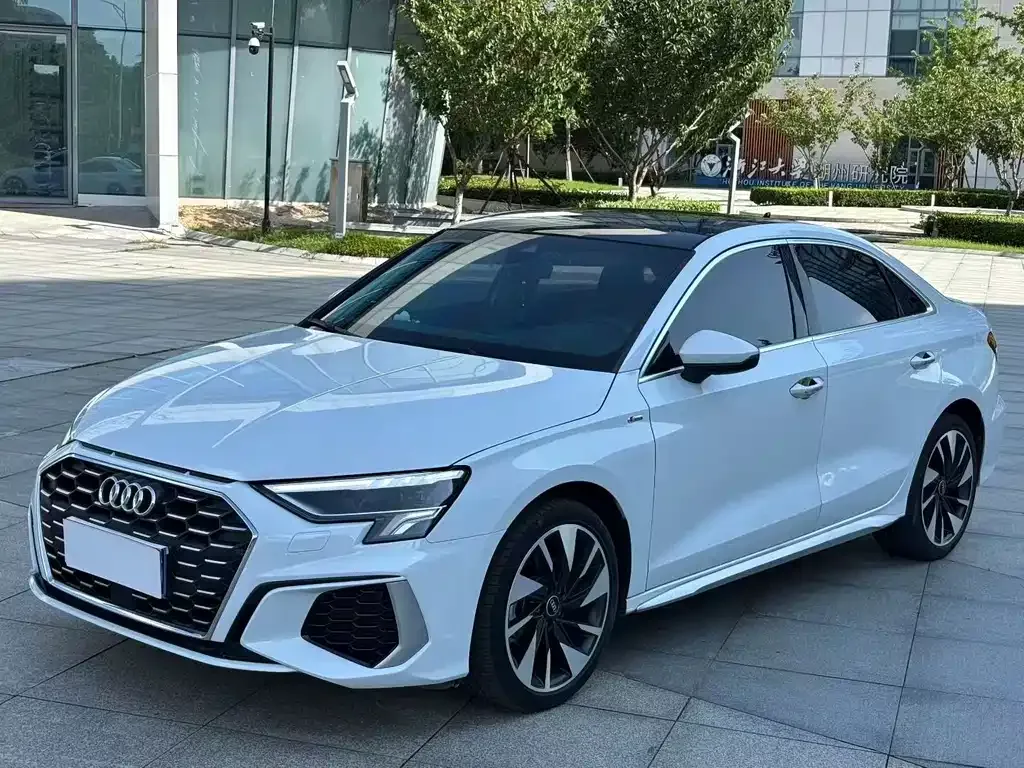 Audi A3 — фото 1