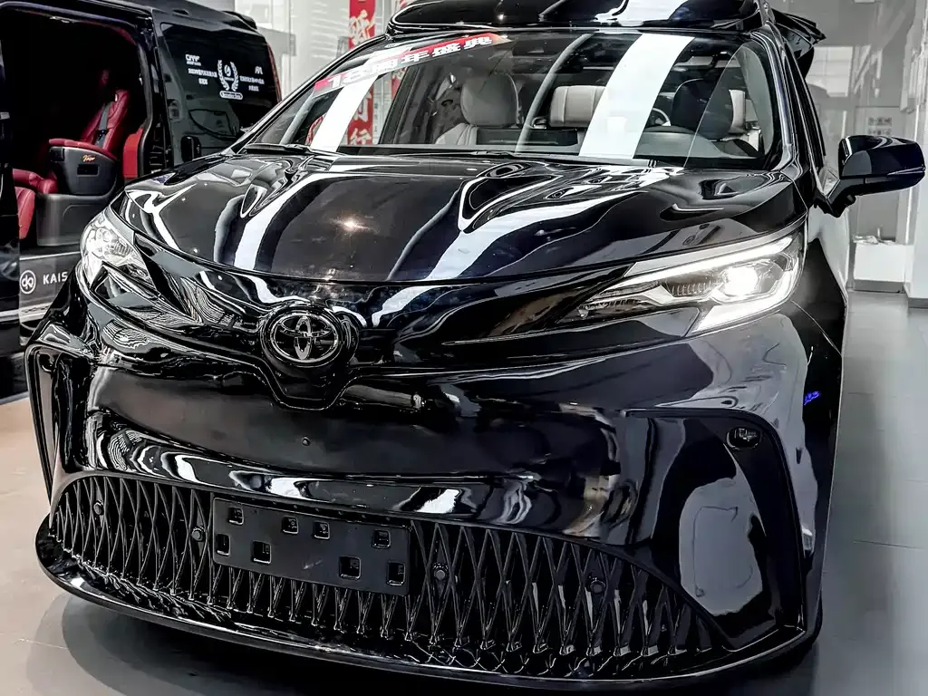 Toyota Granvia — фото 1