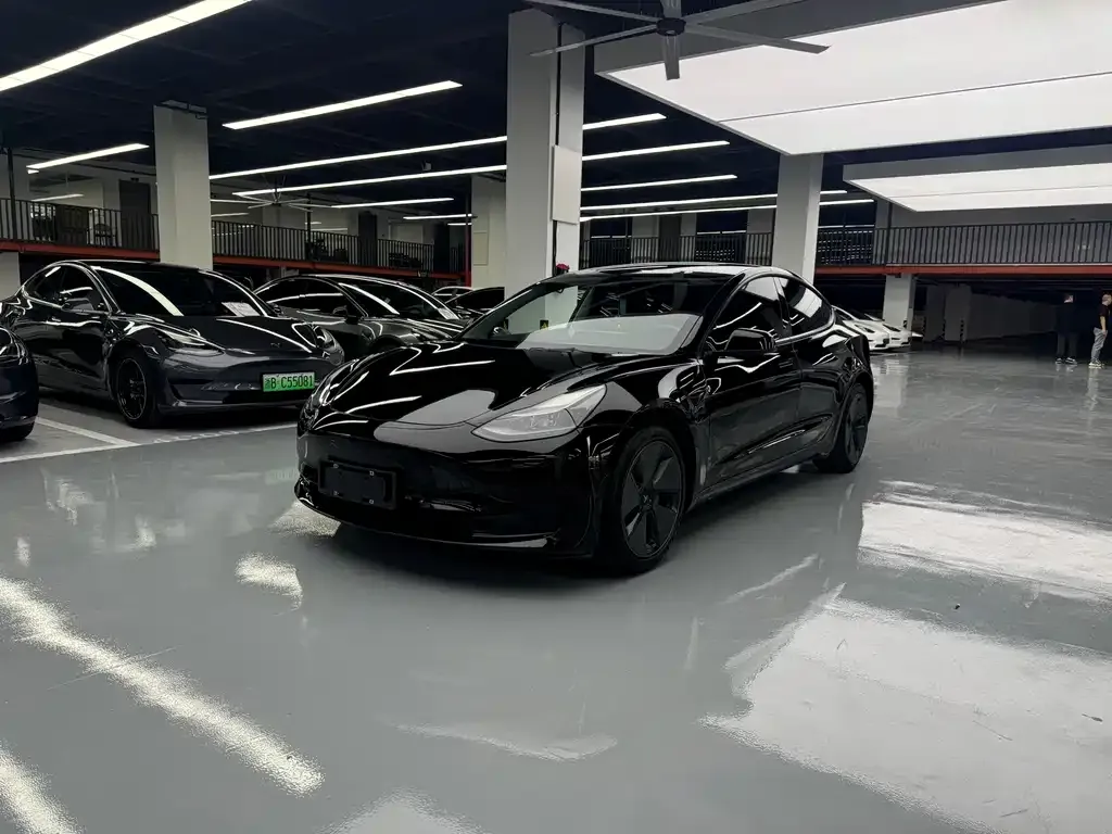 Tesla Model 3 — фото 1