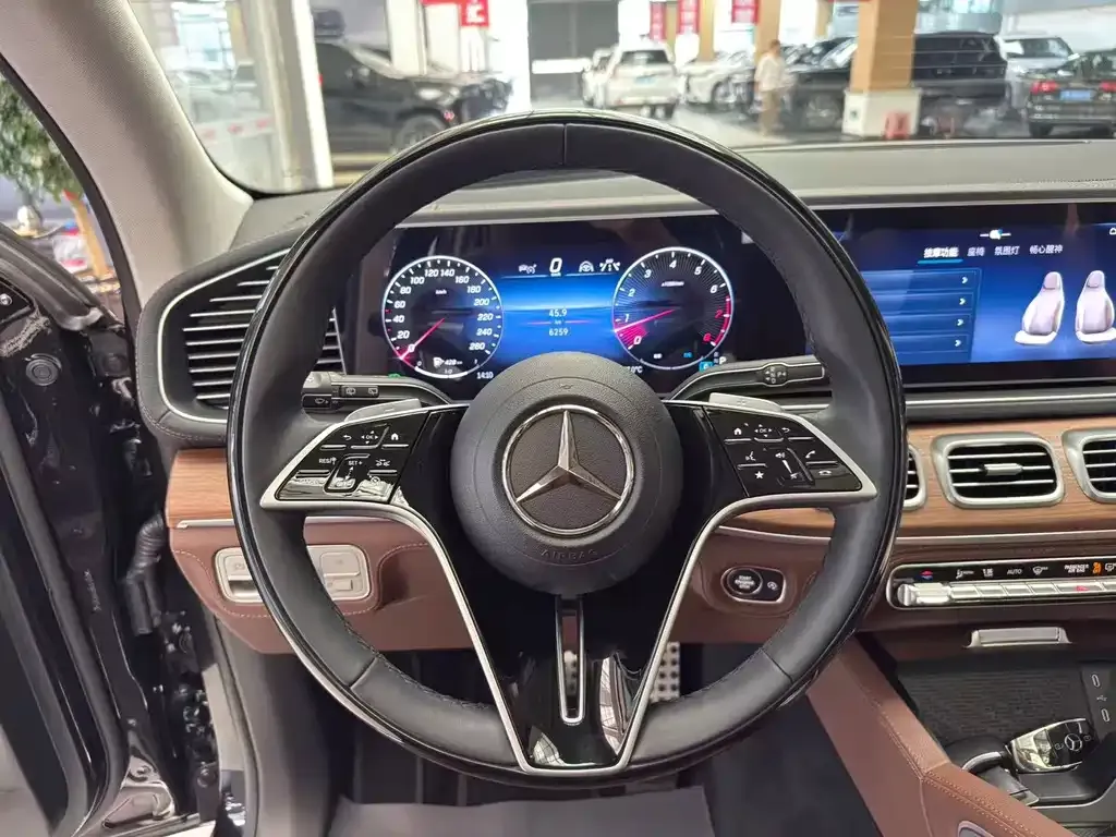 Mercedes-Benz GLS — фото 2