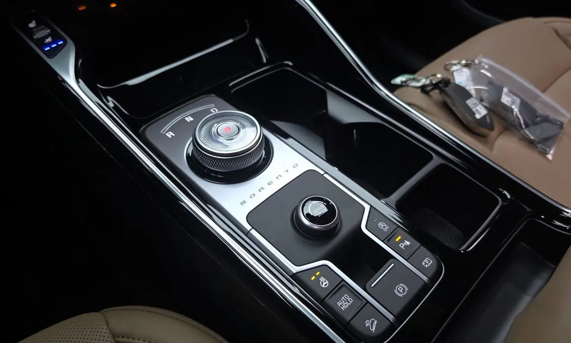 Kia Sorento — фото 8