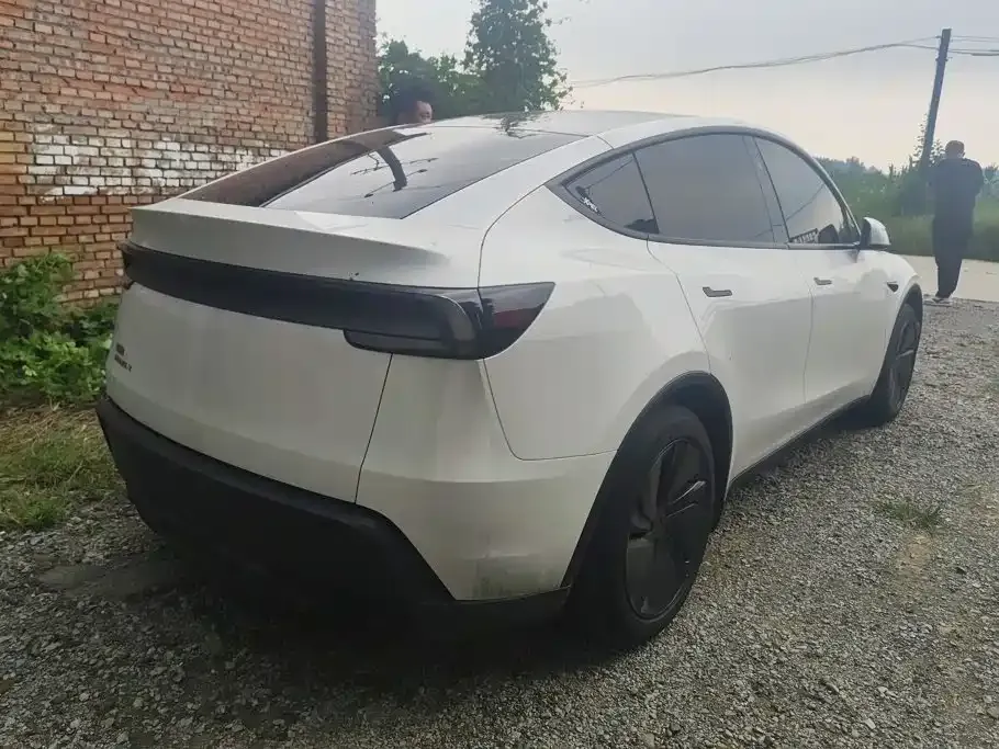 Tesla Model Y — фото 8
