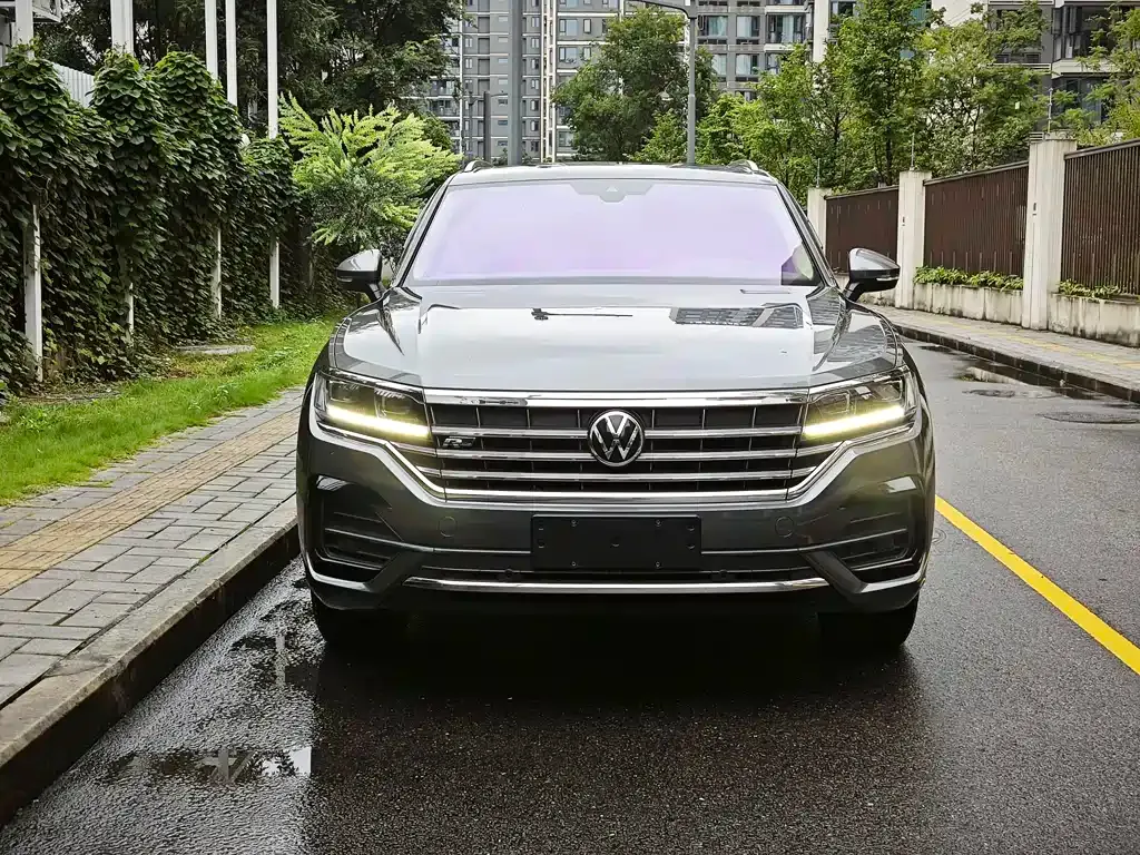 Volkswagen Touareg — фото 6