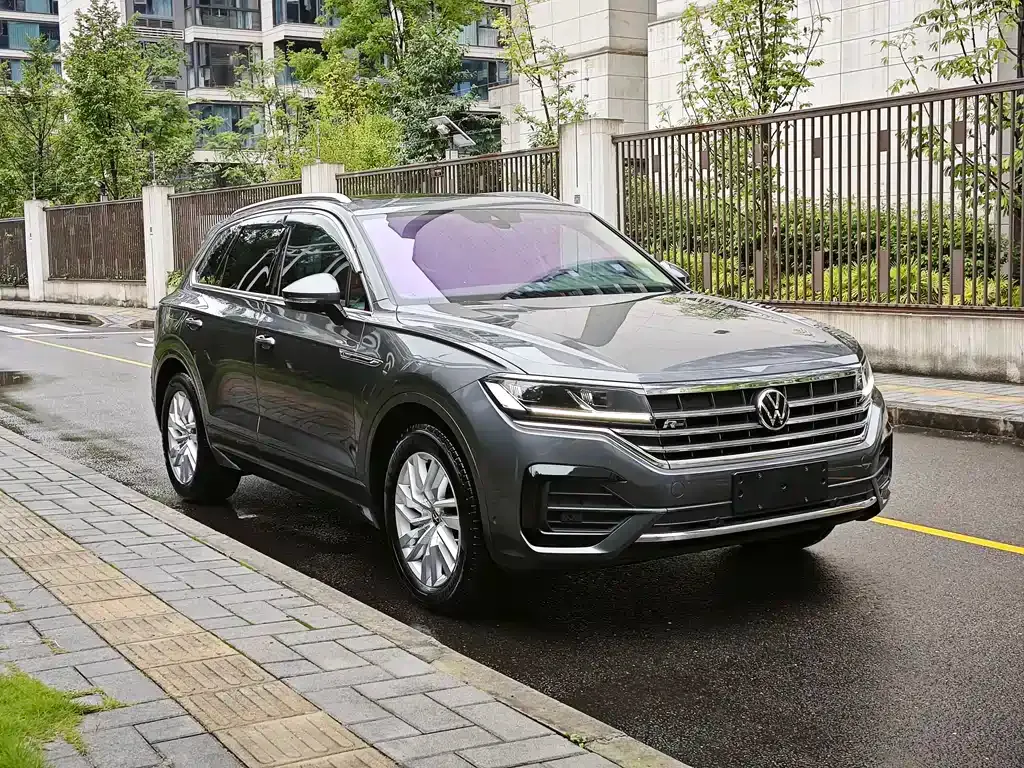 Volkswagen Touareg — фото 8
