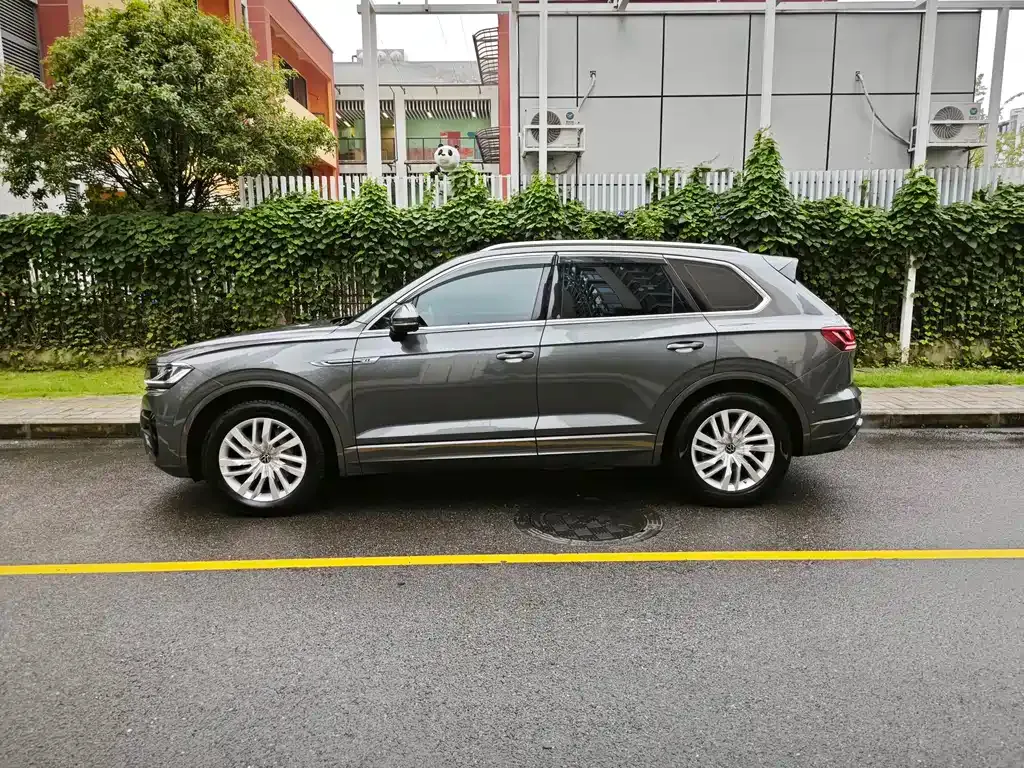 Volkswagen Touareg — фото 5