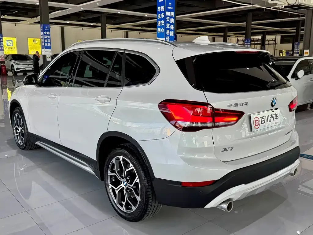 BMW X1 — фото 9
