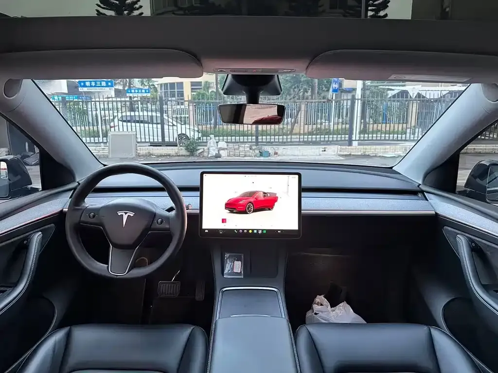 Tesla Model Y — фото 4