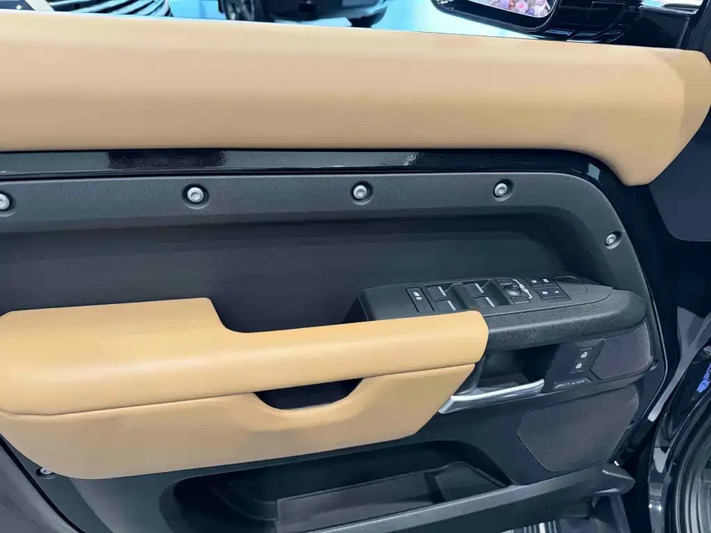 Land Rover Defender — фото 10