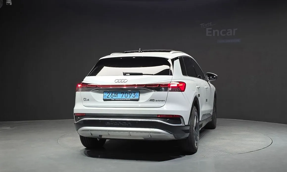 Audi Q4 e-tron — фото 2
