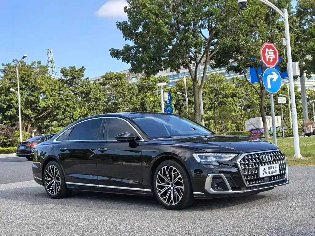 Audi A8 — фото 9