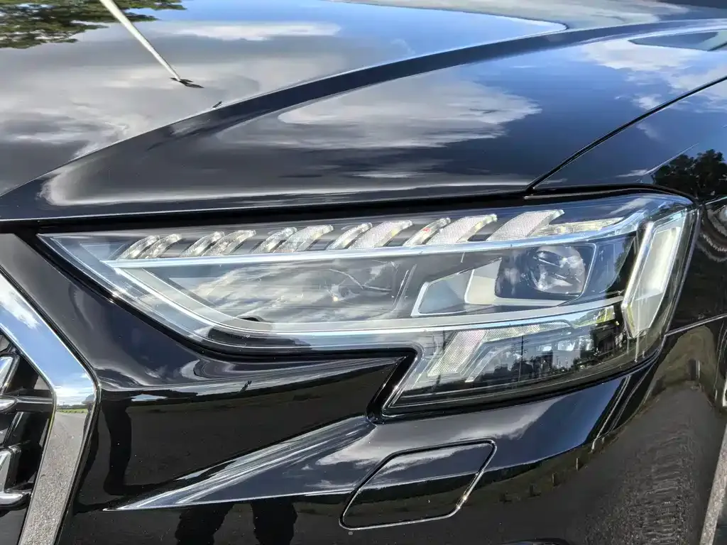 Audi A8 — фото 3