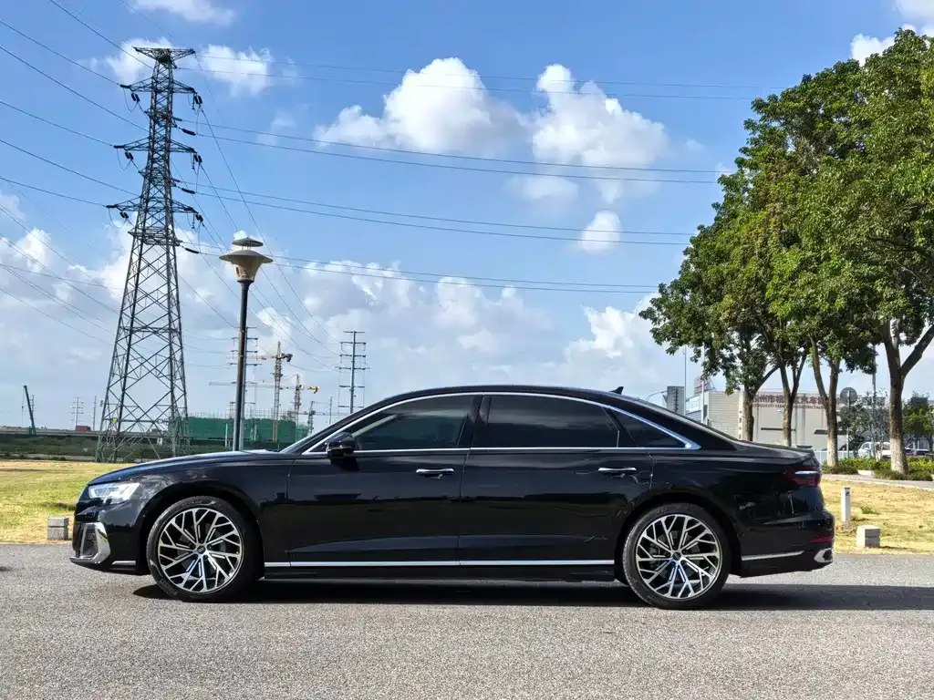 Audi A8 — фото 10