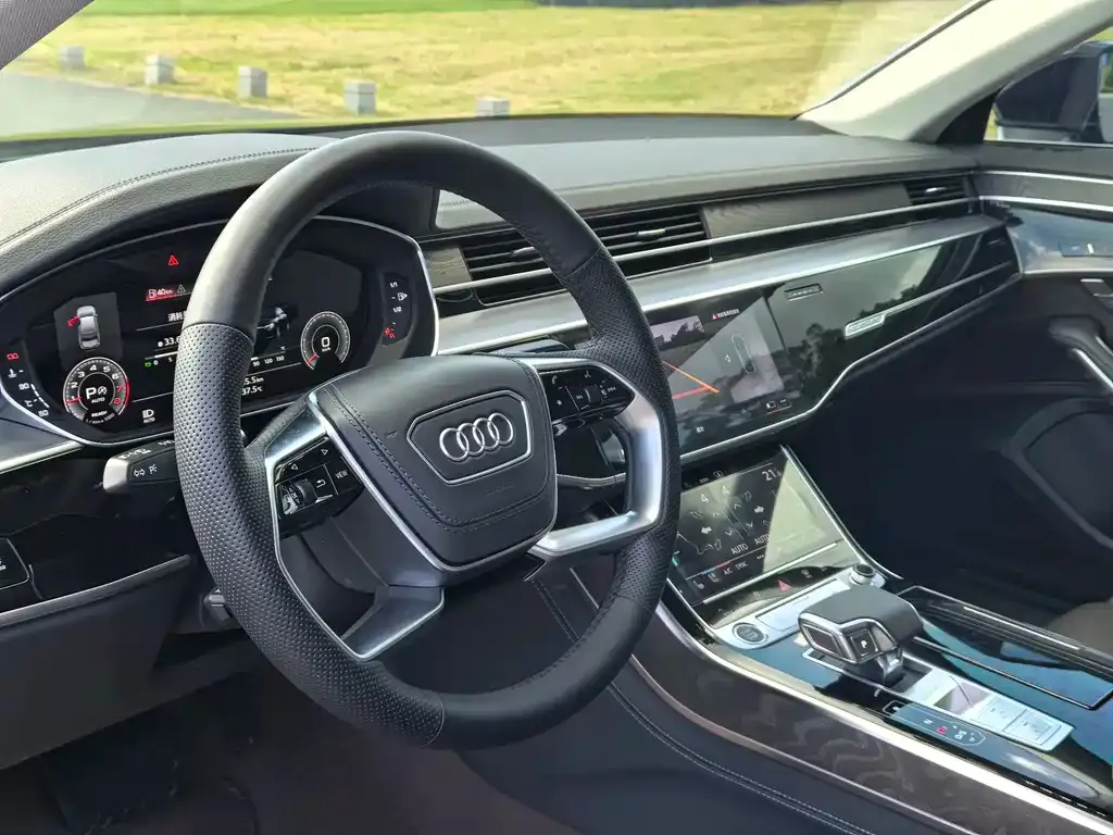 Audi A8 — фото 5